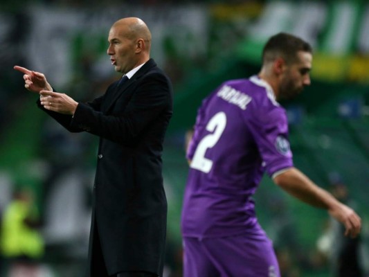 Zidane: Si yo fuera James me quedaría en Real Madrid