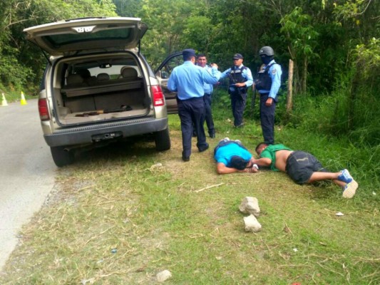 Capturan a dos supuestos pandilleros señalados de perpetrar triple crimen en Santa Bárbara