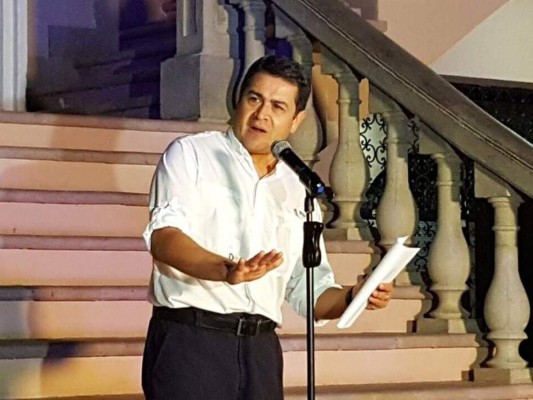 JOH le da plazo de 24 horas a tres de sus ministros para que le solventen el caos en las aduanas