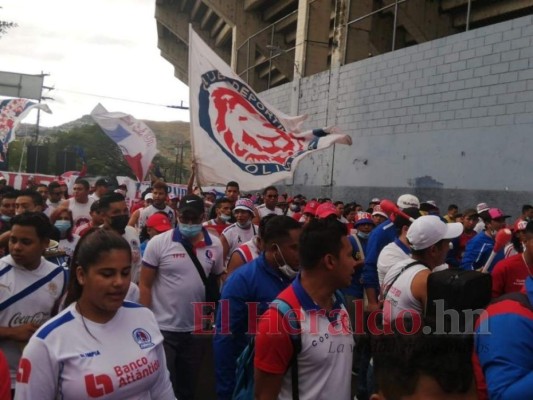 FOTOS: El carnaval de la Ultra Fiel a las afueras del Estadio Nacional
