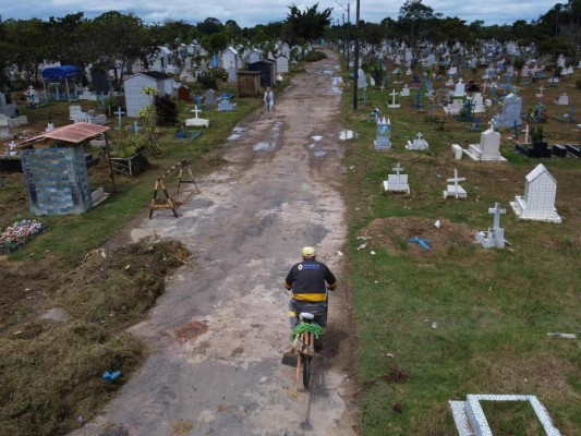 Ulisses, un sepulturero testigo de tragedia del Covid-19 en Amazonía