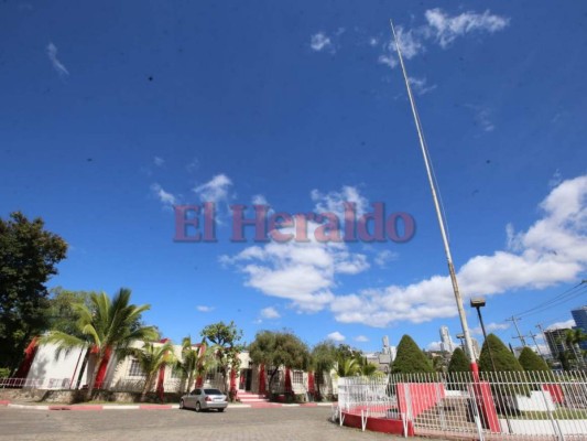 Desolado y sin bandera, así luce el Consejo Central Ejecutivo del Partido Liberal tras expulsión de diputados