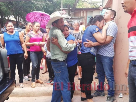 Retiran restos de estudiantes raptados y asesinados en la capital&nbsp;&nbsp;