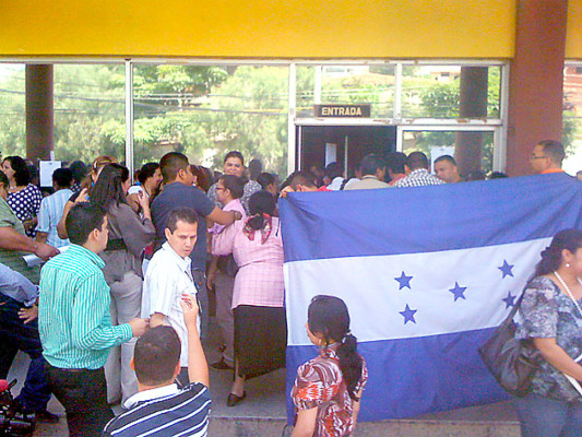 Asociación de Fiscales protesta en el Ministerio Público para exigir pagos atrasados