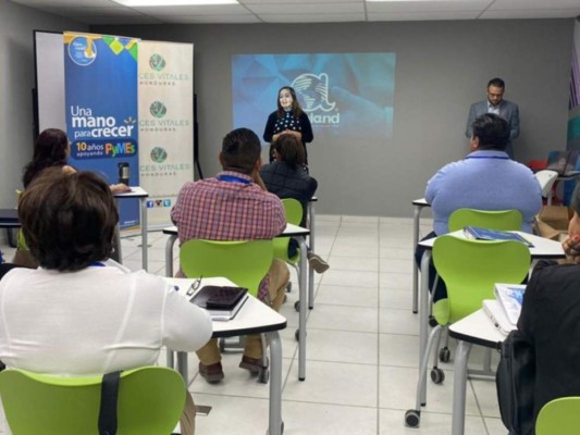 Voces Vitales Honduras y Walmart capacitan a empresarios sobre herramientas digitales