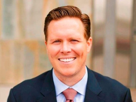 Acusan a funcionario en Arizona por tráfico de embarazadas