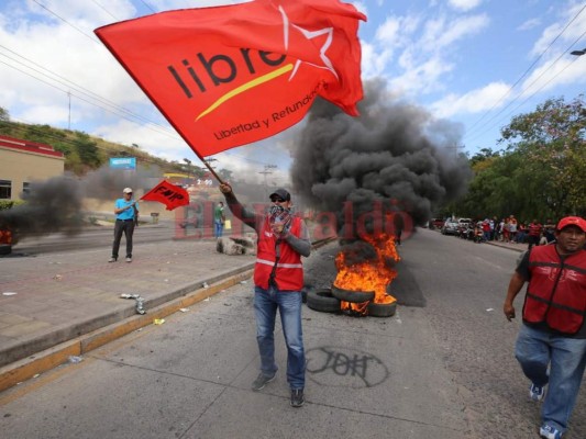 Oposición se toma varias vías en distintos puntos de la capital