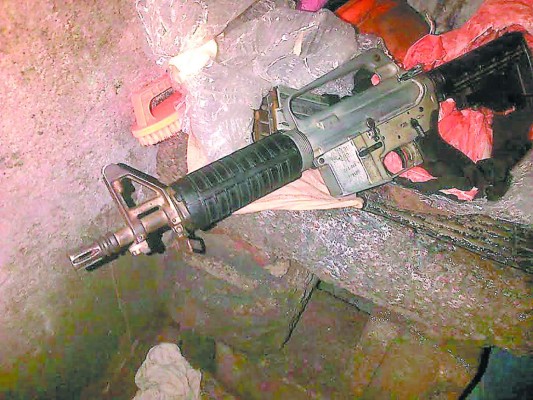 Armas y chalecos incautan en operativo policial