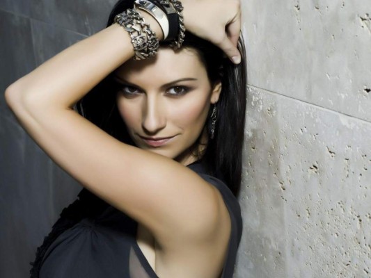 ¿Cómo luce la cantante Laura Pausini sin maquillajes?