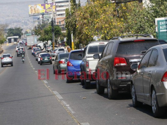 FOTOS: Sin normas de bioseguridad, capitalinos salen a abastecerse