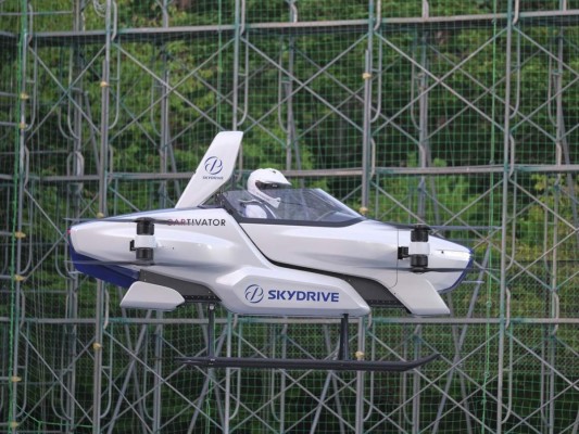 'Auto volador' japonés despega con persona a bordo