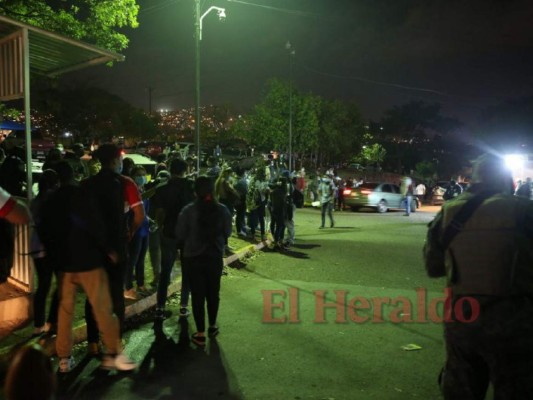Expectativa en centro de acopio del CNE ante retrasado recuento de votos (FOTOS)