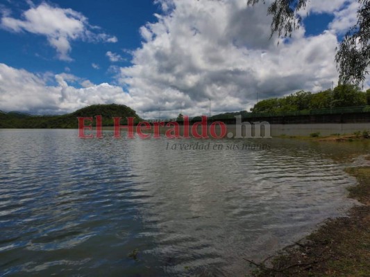 Imágenes de represa La Concepción en su nivel máximo tras intensas lluvias