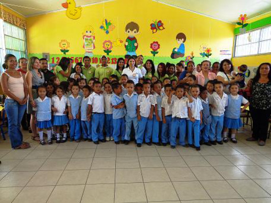 Fundacion Ficohsa y Supermercados La Colonia realizan un aporte a la educación