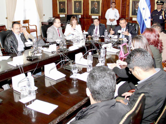 Presidente de Honduras da luz verde a intervención de la Policía Nacional