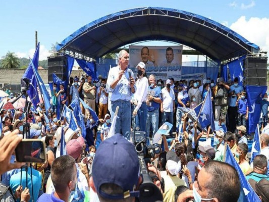 'Papi a la Orden' promete a santabarbarenses trabajar por Honduras