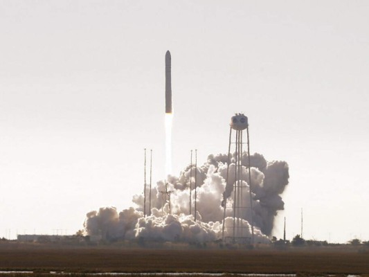 Lanzan cápsula al espacio: horno para galletas y autopartes&nbsp;