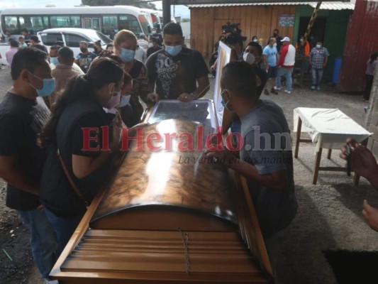 Llanto, impotencia e indignación: el último adiós a conductor asesinado en la capital