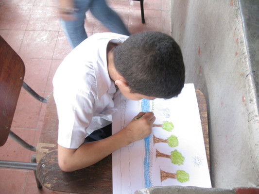 Honduras: 50 colegios ilegales en FM