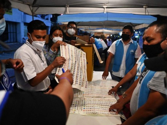 Bukele alcanza contundente respaldo en elecciones legislativas de El Salvador 