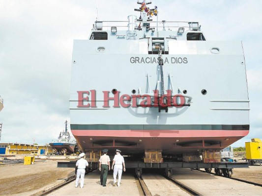 Un total de 17 navales de Honduras traerán el buque desde Colombia
