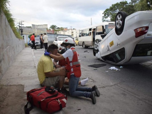 Varios heridos deja aparatosa colisión de cinco vehículos en bulevar capitalino