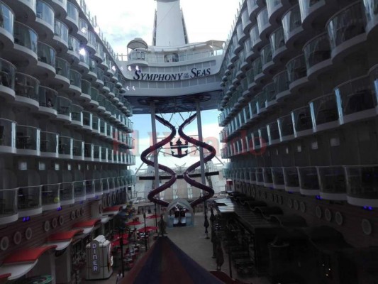 Así es por dentro 'Sinfonía del mar', el crucero más grande del mundo