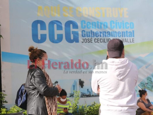 FOTOS: Abarrotado el triaje del Centro Cívico el primer día de operaciones