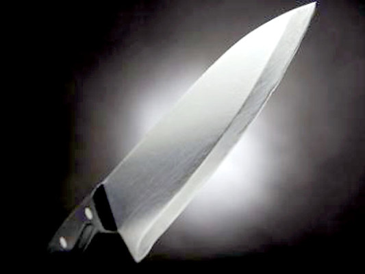 Mujer le corta el pene