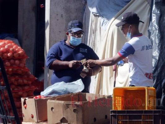 FOTOS: Calles abarrotadas en la capital, mientras casos de covid se disparan