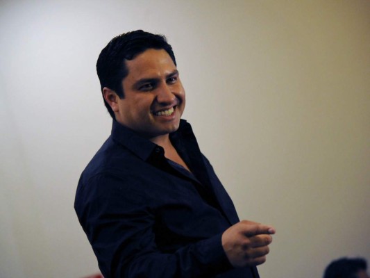 Cantante mexicano 'Julión' Álvarez afirma conocer a capo Raúl Flores