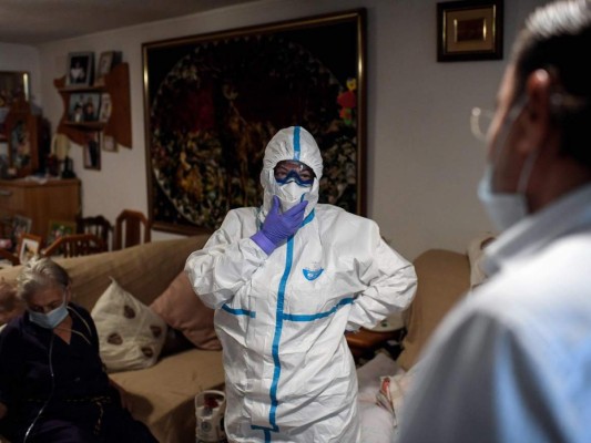 España comienza a ver la luz con baja de muertes, pero se extiende el confinamiento