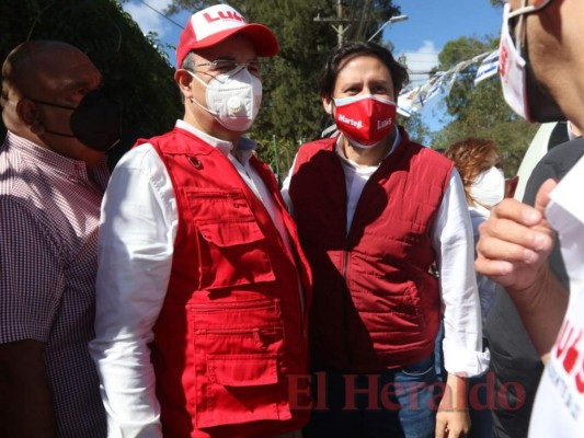 Con fuerte mensaje contra corruptos y señalados en narcotráfico Luis Zelaya acudió a las urnas (FOTOS)