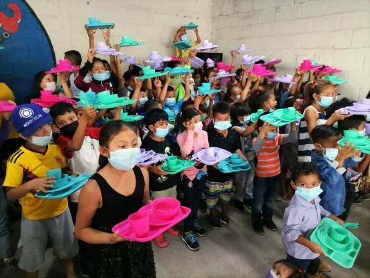 Manos solidarias llevan alimentos a 400 niños de Villa Nueva y Los Pinos