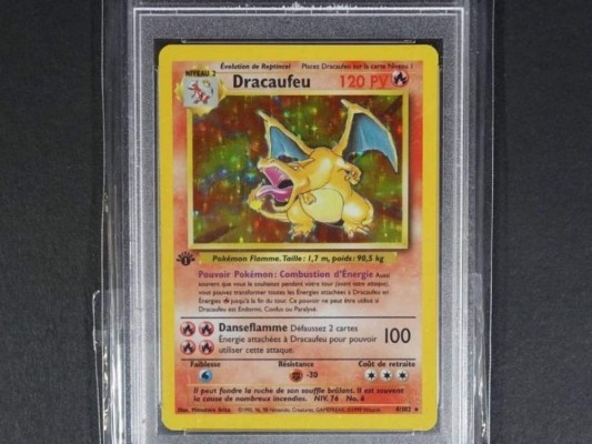 Dracaufeu, la carta emblemática del juego Pokémon subastada. FOTO CORTESÍA: @ivoire_troyes