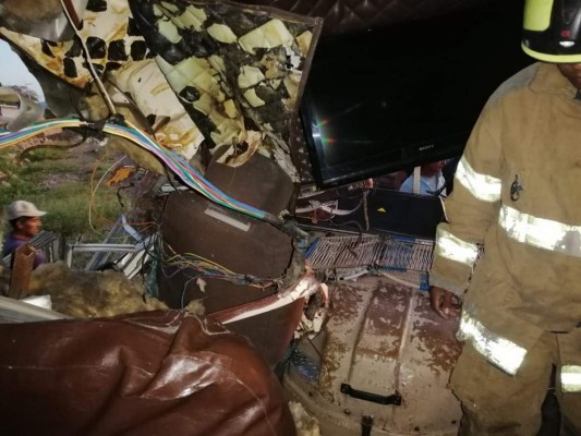 Las fotos del fuerte encontronazo entre bus y volqueta en Choluteca