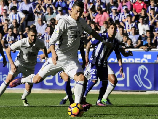 Cristiano pone fin a su sequía con un triplete y hace más líder al Real Madrid