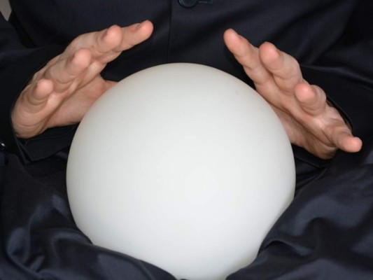 Condenan a vidente por hacer creer a clienta que tenía una maldición