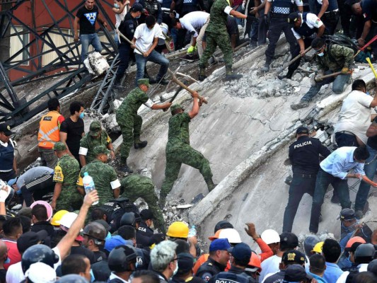 Terremoto deja más de 200 muertos en México, entre ellos 21 niños en una escuela