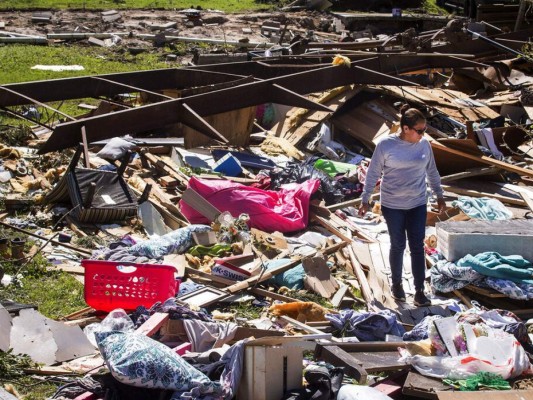 Familia recupera a su perra después de un tornado&nbsp; &nbsp;&nbsp;