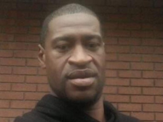 George Floyd murió de asfixia por presión en el cuello, revela autopsia