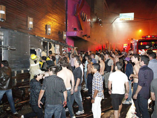 Incendio en discoteca en Brasil deja 232 muertos