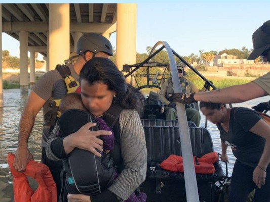 Rescatan a migrantes hondureños a punto de ahogarse en Río Grande