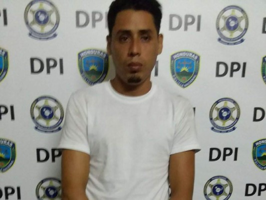 Detienen a hombre acusado de violar a su hijastro de 7 años