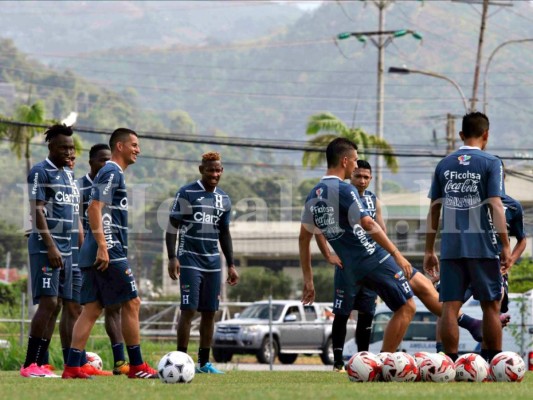 Selección de Honduras entrena y Jorge Luis Pinto inicia a definir su once titular