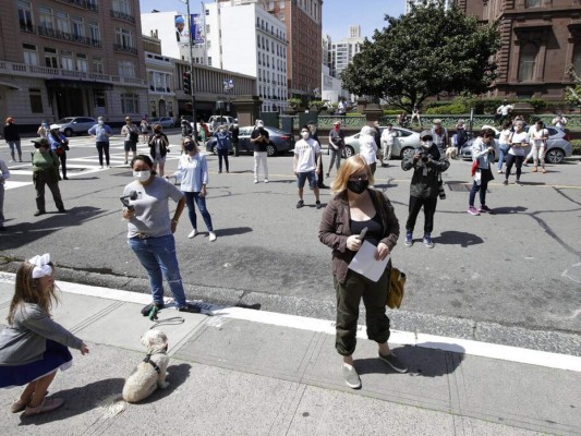 Pese a alarmante cifra de muertos, en EEUU relajan confinamiento por Covid-19