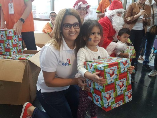 Con múltiples sorpresas y regalos celebraron la Navidad niños de EEH