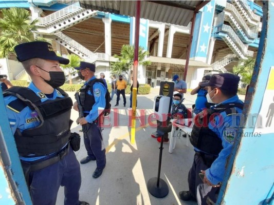 Aficionados acuden al Olímpico aunque Sinager prohíbe su ingreso (FOTOS)