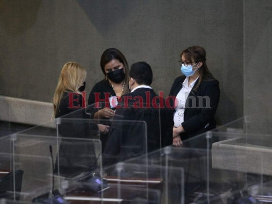 Caras nuevas y momentos de selfies, así se vivió víspera de primera legislatura en el hemiciclo (FOTOS)