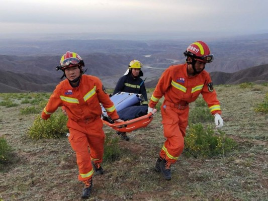 Suben a 21 los muertos en carrera de montaña en China